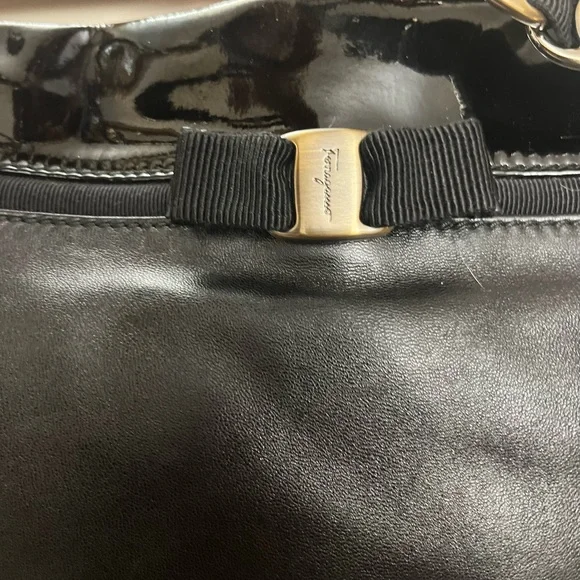 Salvatore Ferragamo Black Patent Soft Leather Shoulder Bag Magnetic Close - Picture 3 of 15